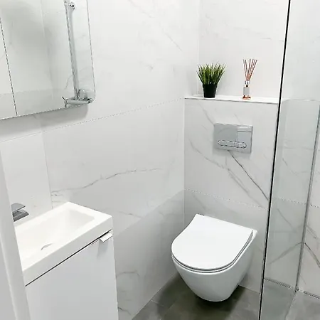 Apartmán Bliska Wola, Apartament 3 Pokoje Z 40m2 Ogrodkiem