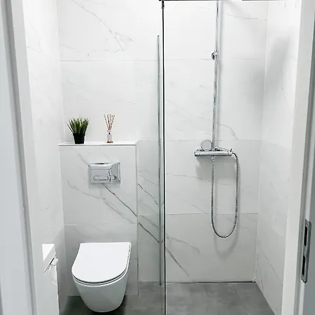 Bliska Wola, Apartament 3 Pokoje Z 40m2 Ogrodkiem * Varšava
