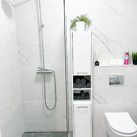 Bliska Wola, Apartament 3 Pokoje Z 40m2 Ogrodkiem Apartmán Varšava