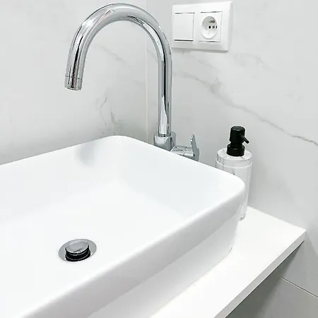 Bliska Wola, Apartament 3 Pokoje Z 40m2 Ogrodkiem Varšava