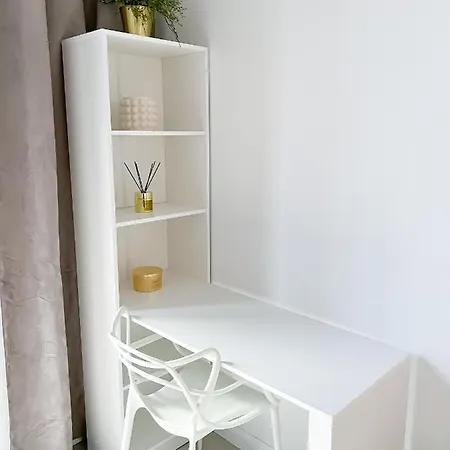 Bliska Wola, Apartament 3 Pokoje Z 40m2 Ogrodkiem Appartamento