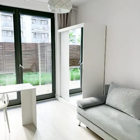 Bliska Wola, Apartament 3 Pokoje Z 40m2 Ogrodkiem Appartamento *