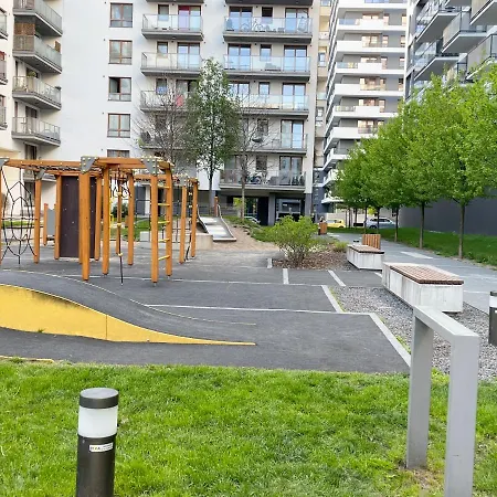 Bliska Wola, Apartament 3 Pokoje Z 40m2 Ogrodkiem * Varsavia