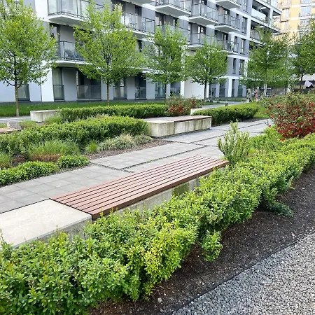 Bliska Wola, Apartament 3 Pokoje Z 40m2 Ogrodkiem *
